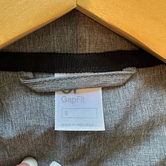 NWT Woman’s Gap Gray Track Jacket/Rain Jacket - Picture 4 of 5